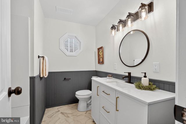 2472 LEAMAN RD, Ronks, PA 17572