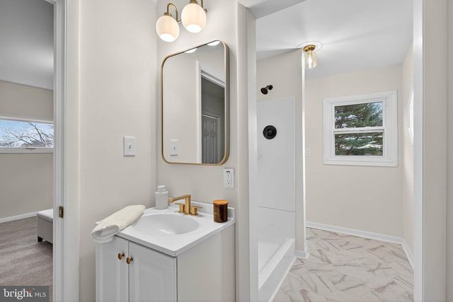 2472 LEAMAN RD, Ronks, PA 17572