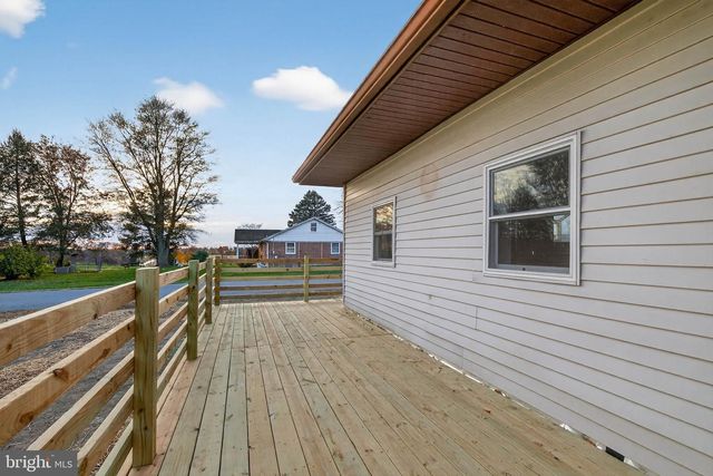 2472 LEAMAN RD, Ronks, PA 17572