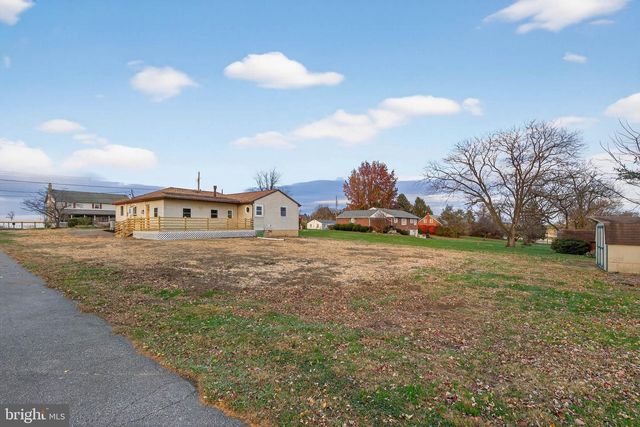 2472 LEAMAN RD, Ronks, PA 17572