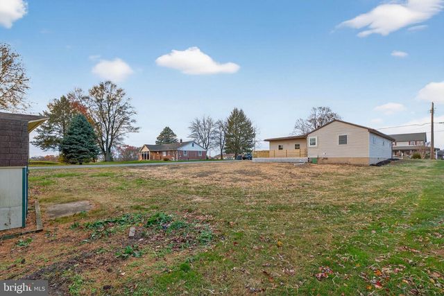 2472 LEAMAN RD, Ronks, PA 17572