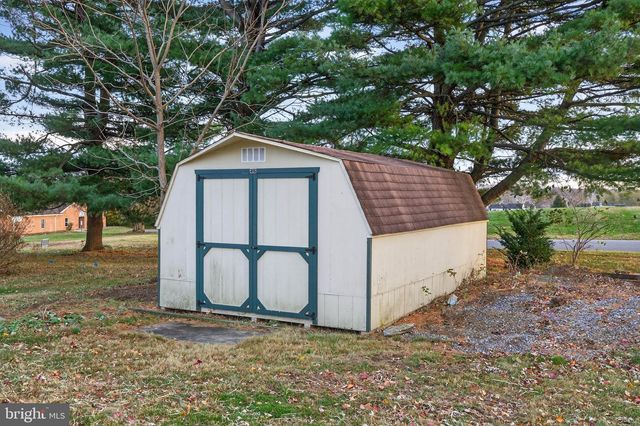 2472 LEAMAN RD, Ronks, PA 17572