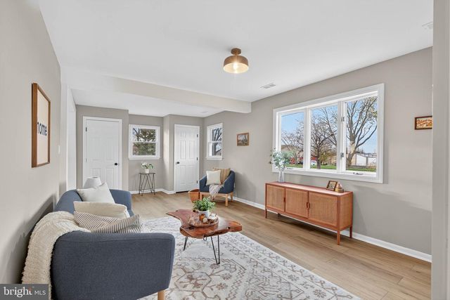 2472 LEAMAN RD, Ronks, PA 17572