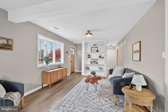 2472 LEAMAN RD, Ronks, PA 17572