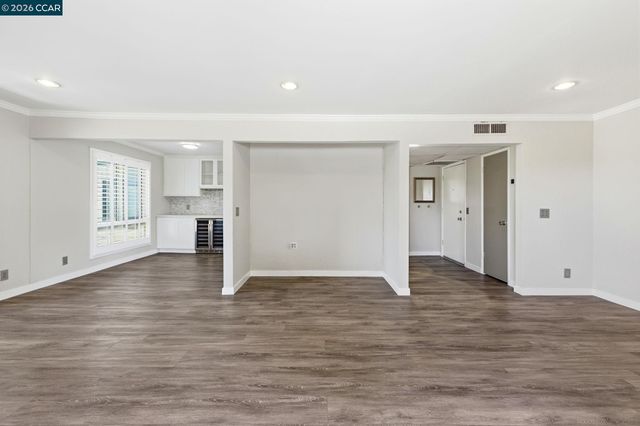 470 N Civic Dr 413, Walnut Creek, CA 94596