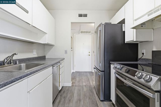 470 N Civic Dr 413, Walnut Creek, CA 94596