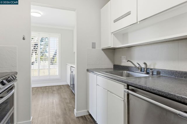 470 N Civic Dr 413, Walnut Creek, CA 94596