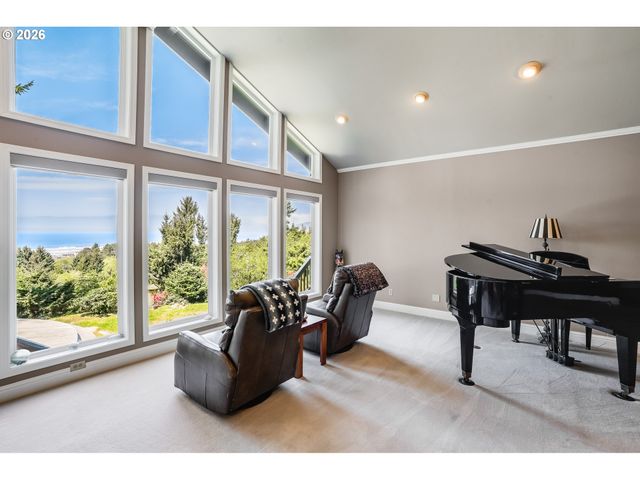384 SUNSET Blvd, Cannon Beach, OR 97110