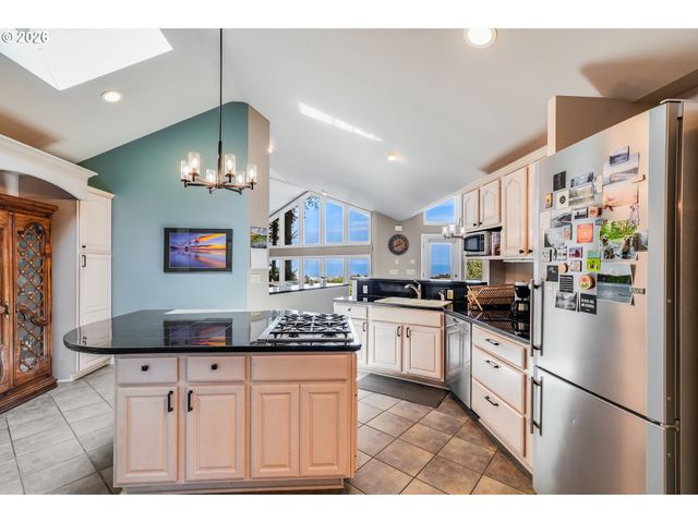 384 SUNSET Blvd, Cannon Beach, OR 97110