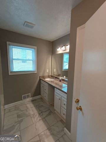697 Pepperwood Trail, Stone Mountain, GA 30087