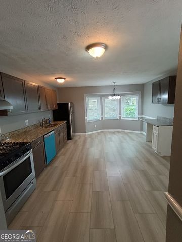 697 Pepperwood Trail, Stone Mountain, GA 30087