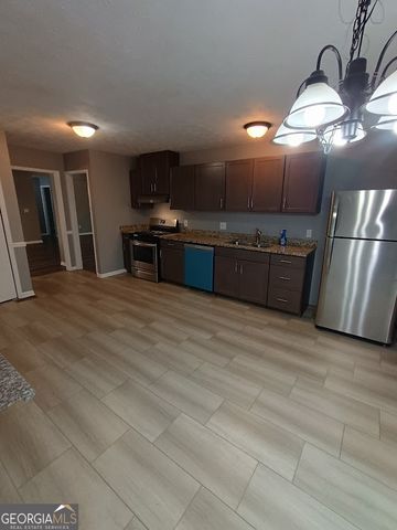 697 Pepperwood Trail, Stone Mountain, GA 30087