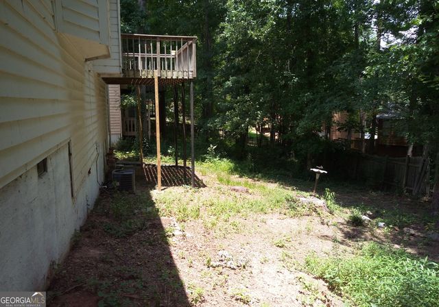 697 Pepperwood Trail, Stone Mountain, GA 30087