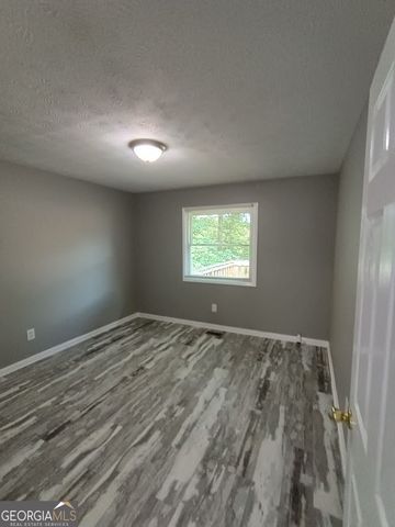 697 Pepperwood Trail, Stone Mountain, GA 30087