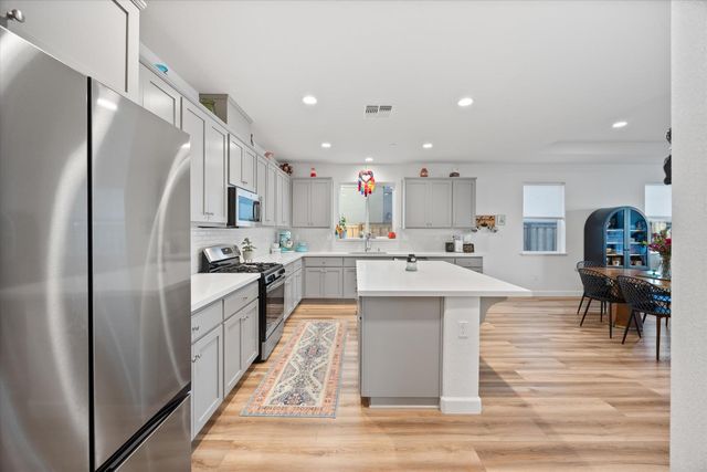 2687 Elderberry St, West Sacramento, CA 95691