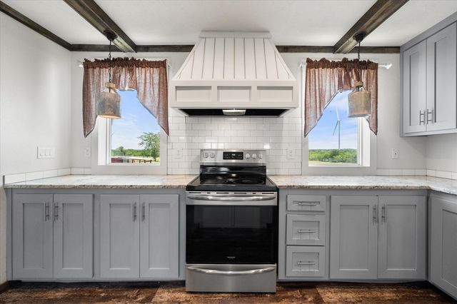 604 Lcr 208, Coolidge, TX 76635