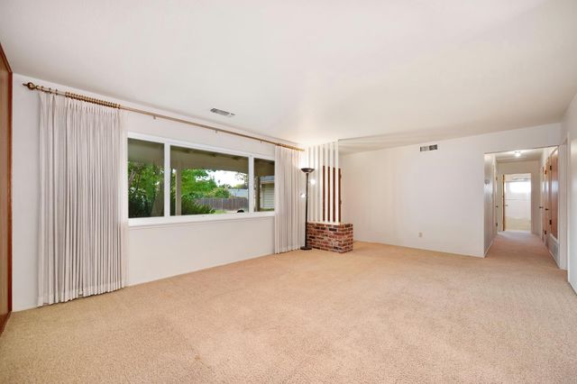 9113 Rosewood Dr, Sacramento, CA 95826