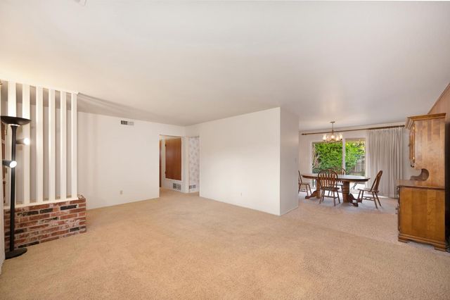 9113 Rosewood Dr, Sacramento, CA 95826