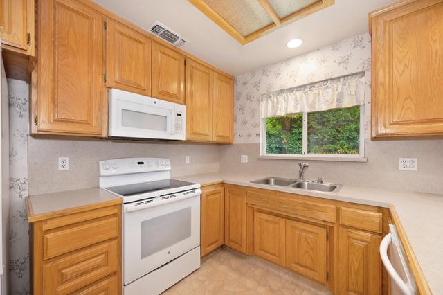 9113 Rosewood Dr, Sacramento, CA 95826