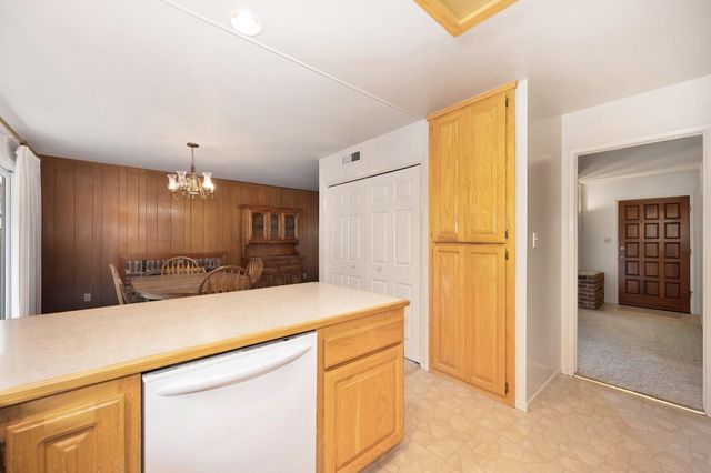 9113 Rosewood Dr, Sacramento, CA 95826