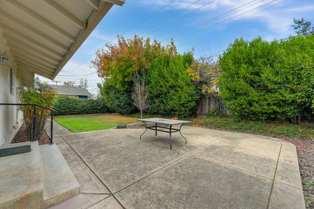 9113 Rosewood Dr, Sacramento, CA 95826