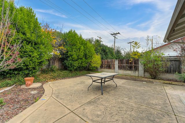 9113 Rosewood Dr, Sacramento, CA 95826