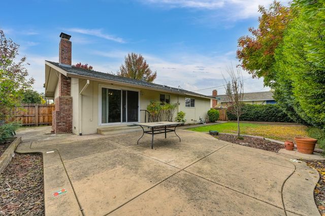 9113 Rosewood Dr, Sacramento, CA 95826