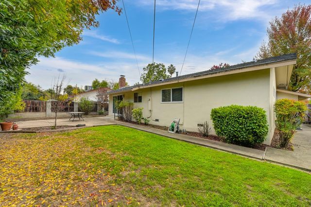 9113 Rosewood Dr, Sacramento, CA 95826