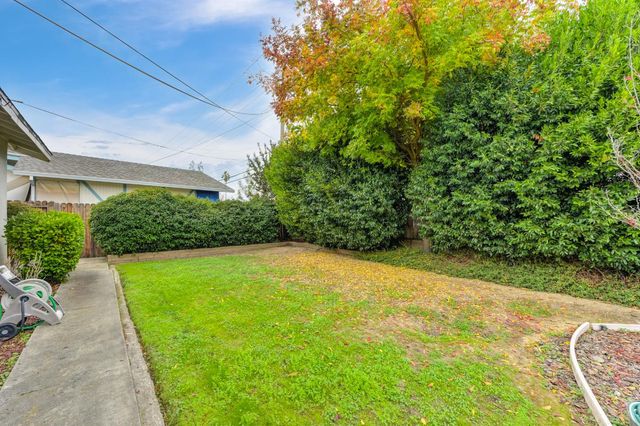 9113 Rosewood Dr, Sacramento, CA 95826