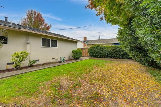 9113 Rosewood Dr, Sacramento, CA 95826