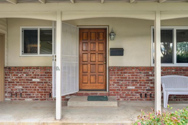 9113 Rosewood Dr, Sacramento, CA 95826