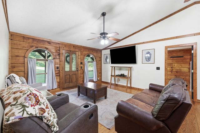 4628 County Home Rd, Paris, TN 38242