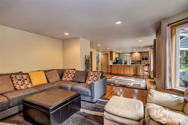 17317 SE 238 Street, Kent, WA 98042