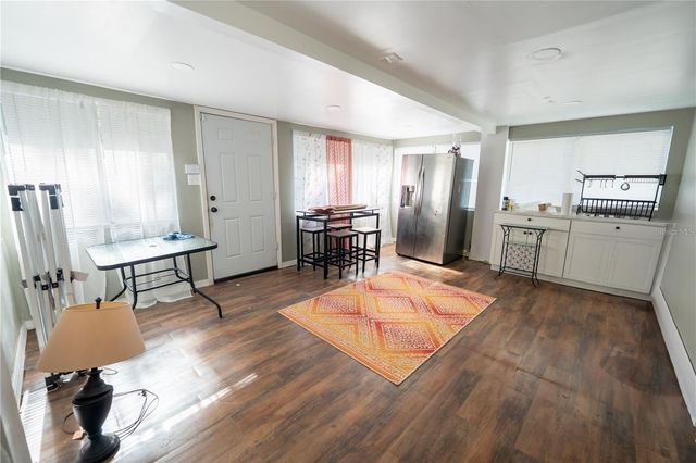 535 W DIVISION STREET, Deland, FL 32720