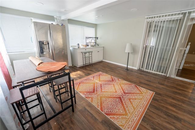 535 W DIVISION STREET, Deland, FL 32720