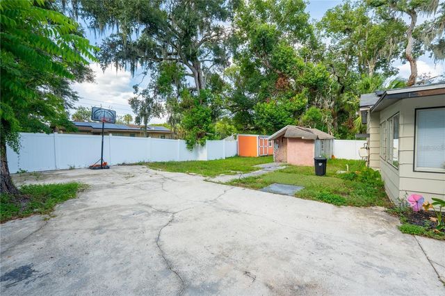535 W DIVISION STREET, Deland, FL 32720