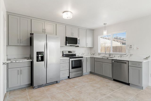 9464 Roseport Way, Sacramento, CA 95826