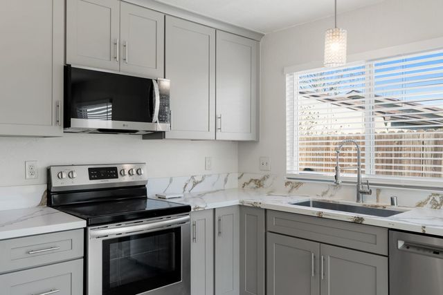 9464 Roseport Way, Sacramento, CA 95826