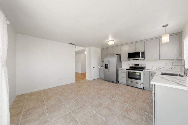 9464 Roseport Way, Sacramento, CA 95826