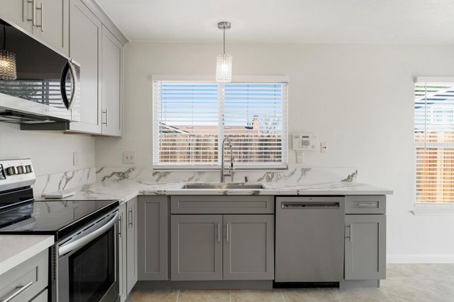 9464 Roseport Way, Sacramento, CA 95826