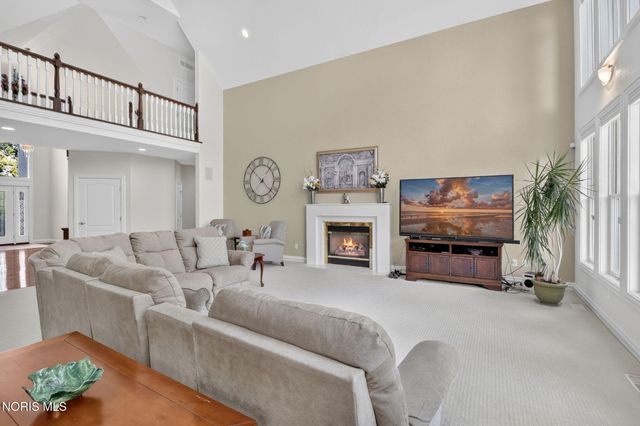 602 Laguna Point, Holland, OH 43528