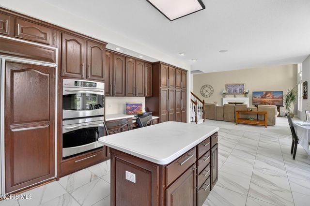 602 Laguna Point, Holland, OH 43528
