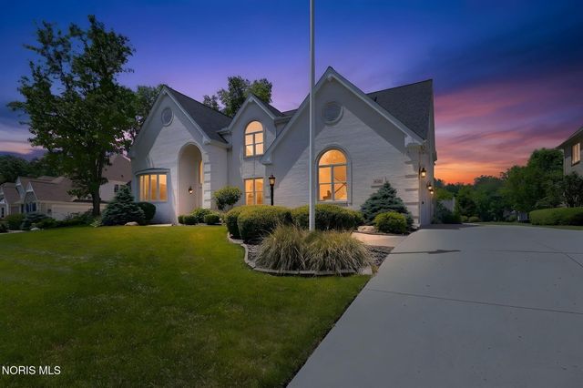 602 Laguna Point, Holland, OH 43528