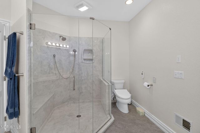 602 Laguna Point, Holland, OH 43528