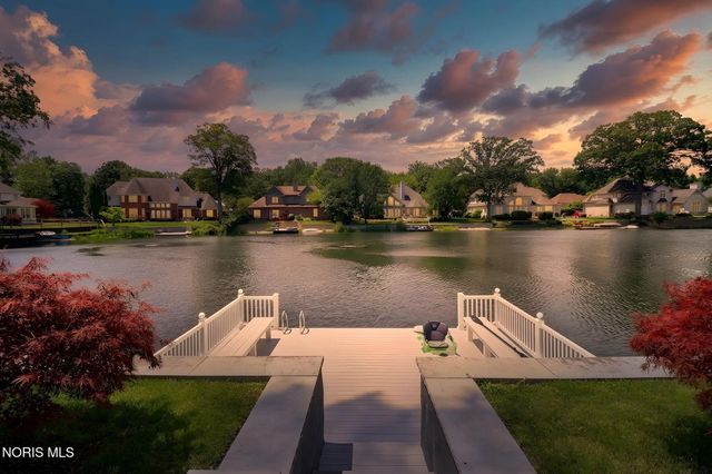 602 Laguna Point, Holland, OH 43528