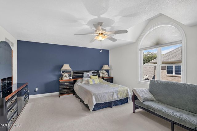 602 Laguna Point, Holland, OH 43528