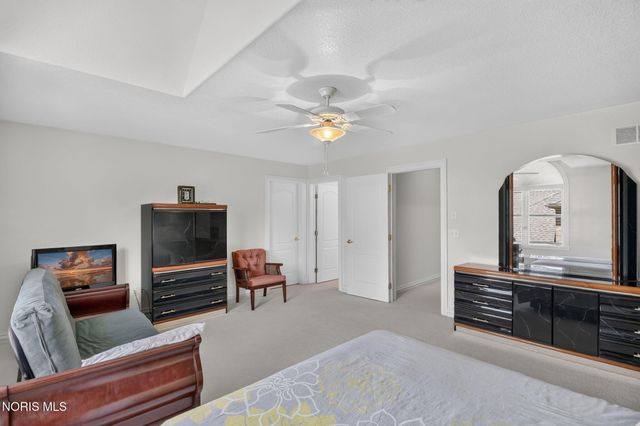602 Laguna Point, Holland, OH 43528
