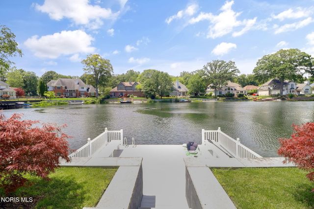 602 Laguna Point, Holland, OH 43528