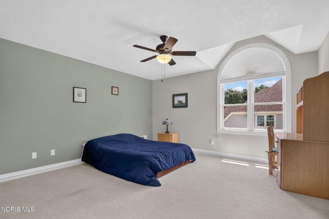 602 Laguna Point, Holland, OH 43528