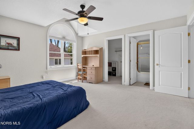 602 Laguna Point, Holland, OH 43528